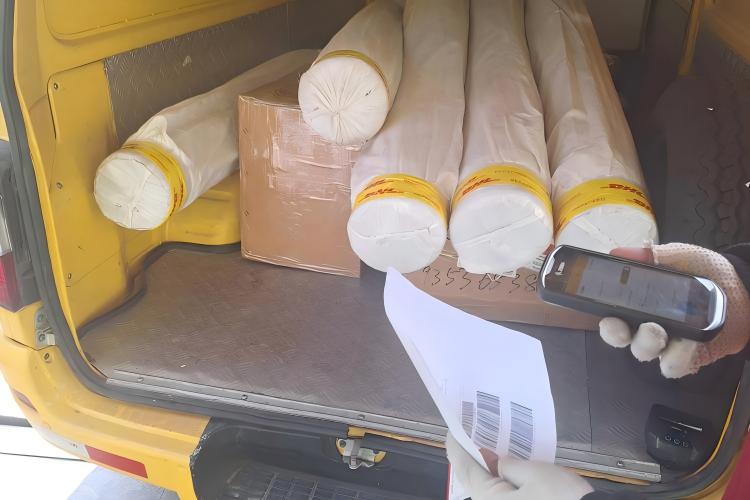 Болгариялық клиентке жоғары сапалы антистатикалық сүзгі матасын сәтті жеткізу